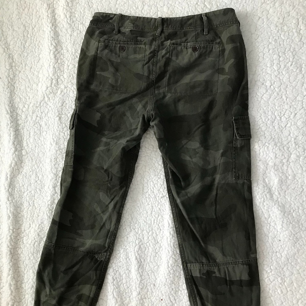 Abercrombie and Fitch cargo camo jeans - Picture 2 of 5